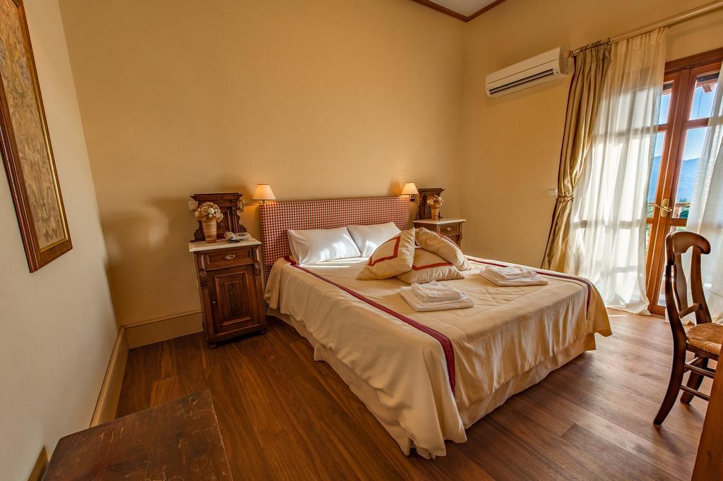Rocabella Hellinikon Country Hotel ภายนอก รูปภาพ
